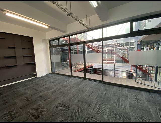 108M² OFFICE TO LET IN WOODSTOCK